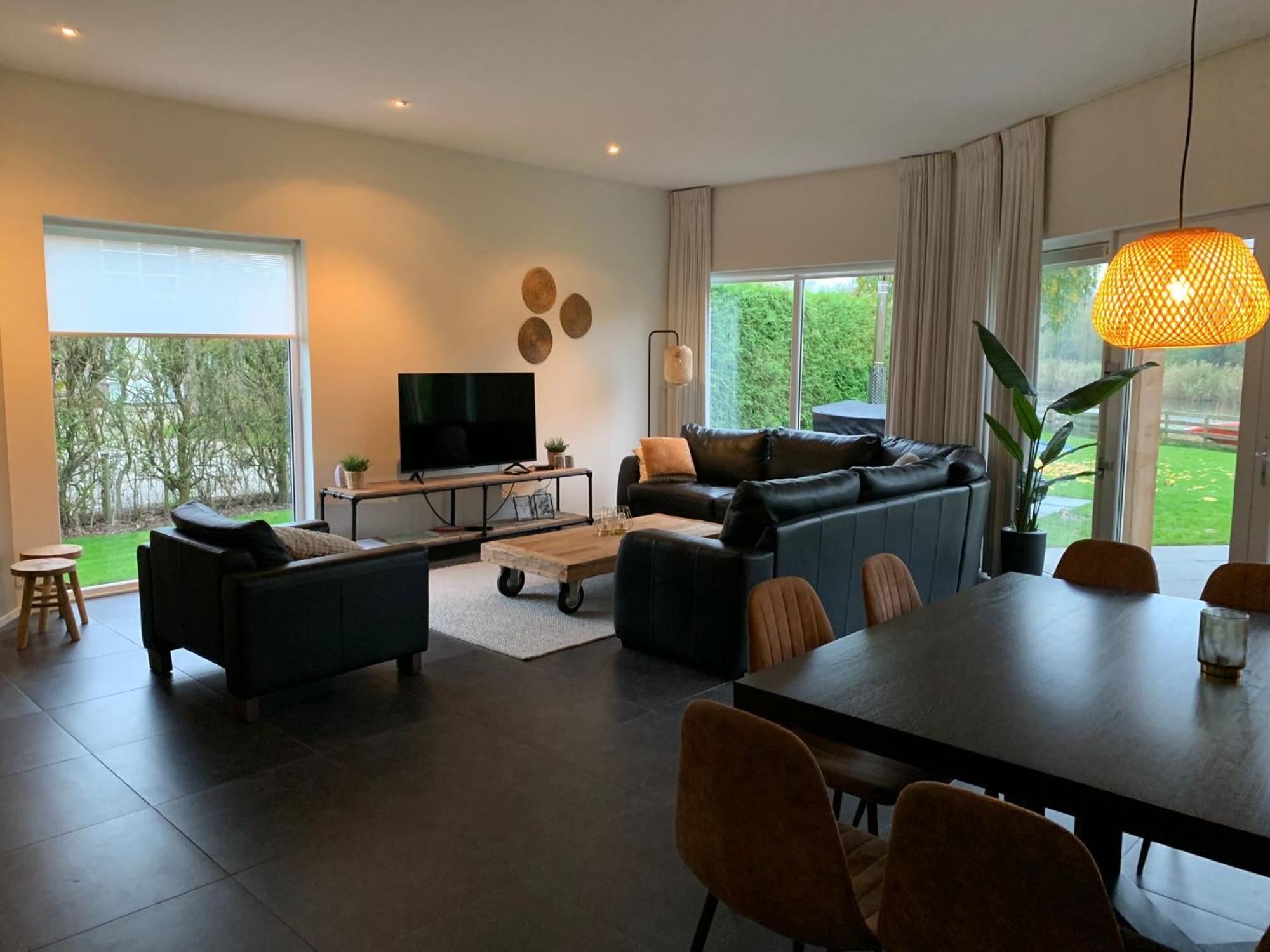 Villa Riverside Met Hottub, Eigen Aanlegsteiger, Zwemtrap, Trampoline En Kano'S Zeewolde Bagian luar foto